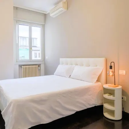 Elegant Penthouse With A View Of The Two Towers And Piazza Maggiore Апартаменты