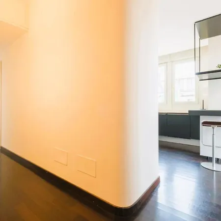 Апартаменты Elegant Penthouse With A View Of The Two Towers And Piazza Maggiore