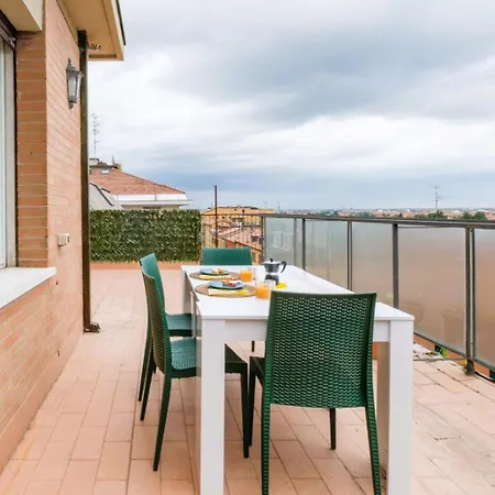 Elegant Penthouse With A View Of The Two Towers And Piazza Maggiore *