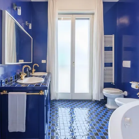 Апартаменты Elegant Penthouse With A View Of The Two Towers And Piazza Maggiore Болонья