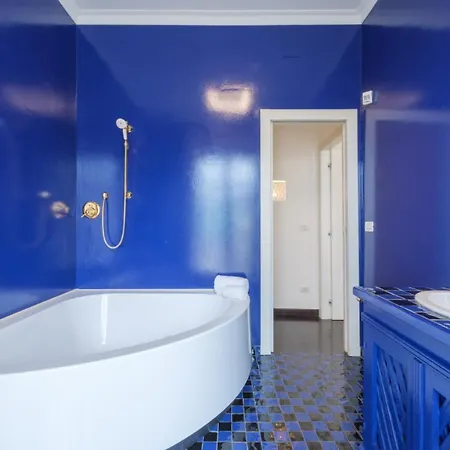 Elegant Penthouse With A View Of The Two Towers And Piazza Maggiore