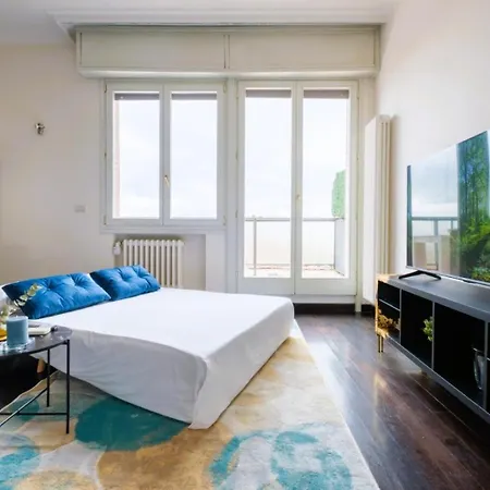 Elegant Penthouse With A View Of The Two Towers And Piazza Maggiore