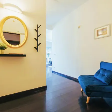 Апартаменты Elegant Penthouse With A View Of The Two Towers And Piazza Maggiore *