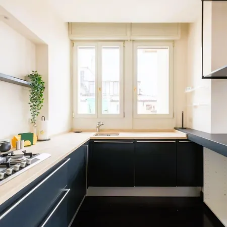 Апартаменты Elegant Penthouse With A View Of The Two Towers And Piazza Maggiore Болонья