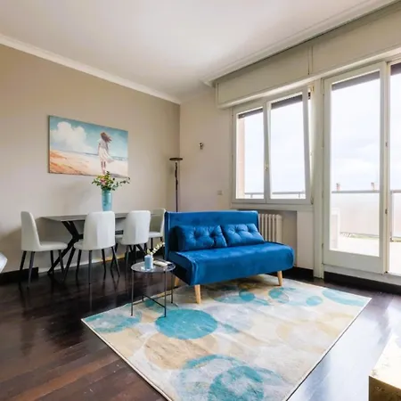 Апартаменты Elegant Penthouse With A View Of The Two Towers And Piazza Maggiore *