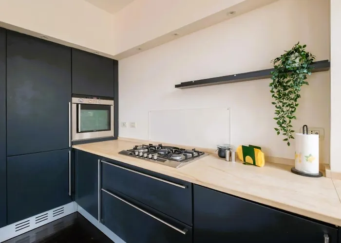 Elegant Penthouse With A View Of The Two Towers And Piazza Maggiore דירה