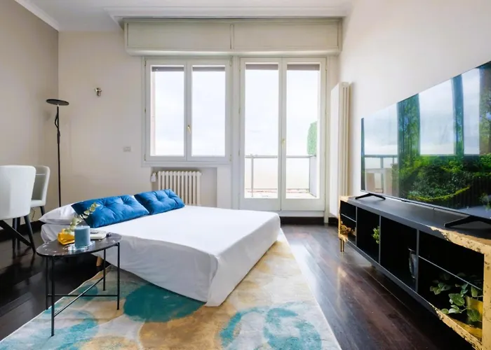 Elegant Penthouse With A View Of The Two Towers And Piazza Maggiore