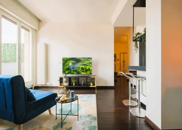 Elegant Penthouse With A View Of The Two Towers And Piazza Maggiore דירה *