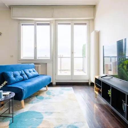 Elegant Penthouse With A View Of The Two Towers And Piazza Maggiore Bologna