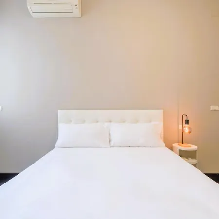 Elegant Penthouse With A View Of The Two Towers And Piazza Maggiore