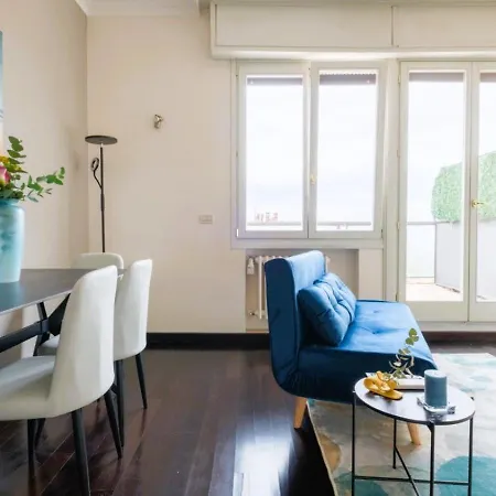 Elegant Penthouse With A View Of The Two Towers And Piazza Maggiore