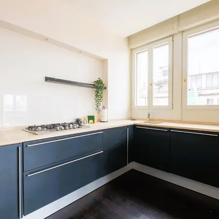 Elegant Penthouse With A View Of The Two Towers And Piazza Maggiore Appartement