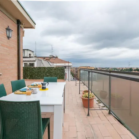 Elegant Penthouse With A View Of The Two Towers And Piazza Maggiore *